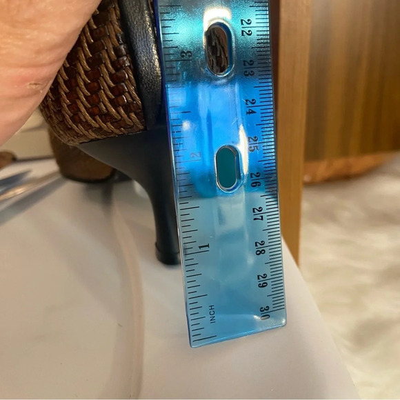 Stuart Weitzman women’s brown‎ basket  weave heels in size 8 - Picture 11 of 11